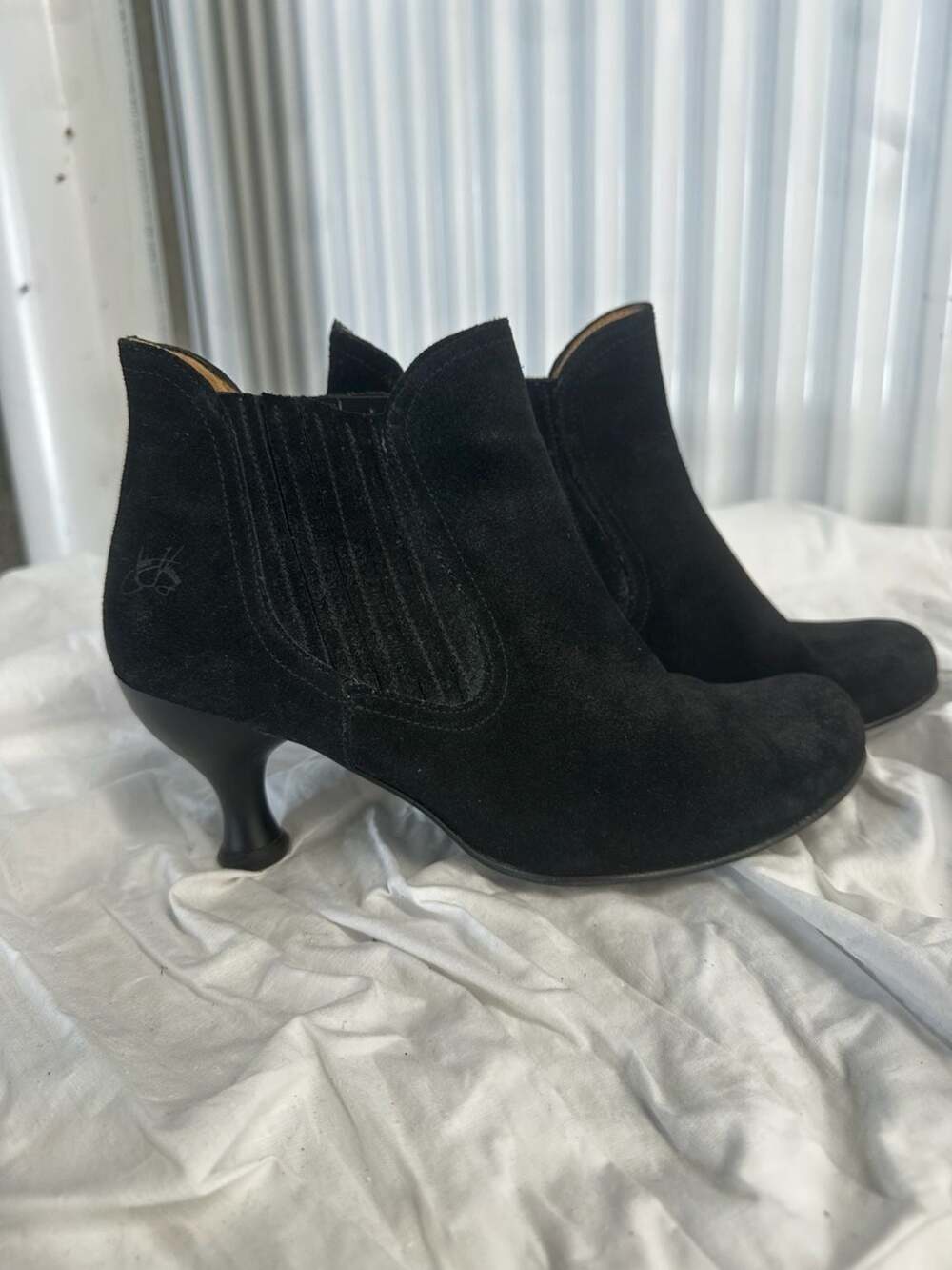 John Fluevog Black Suede Chelsea Ankle Boots Size 10.5